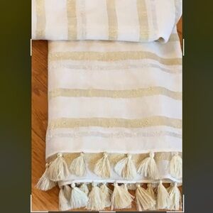 Lilly Pulitzer Jenna Wrap White and Gold Striped Scarf/Wraps Or. 98$ Brand New